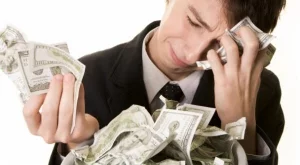 Финансовите тайни на богаташите лъснаха