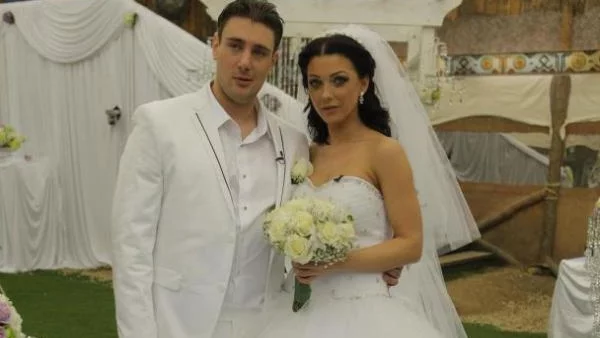 Емануела се омъжи в Къртицата