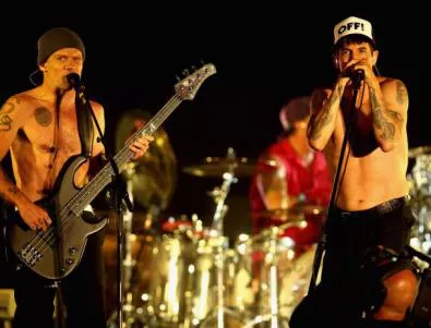 Red Hot Chili Peppers свирят за Далай Лама