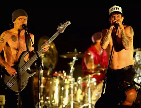 Red Hot Chili Peppers свирят за Далай Лама