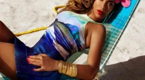 Бионсе по бански на Бахамските острови (видео)