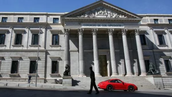 Испания достигна рекорд с безработица от над 27%