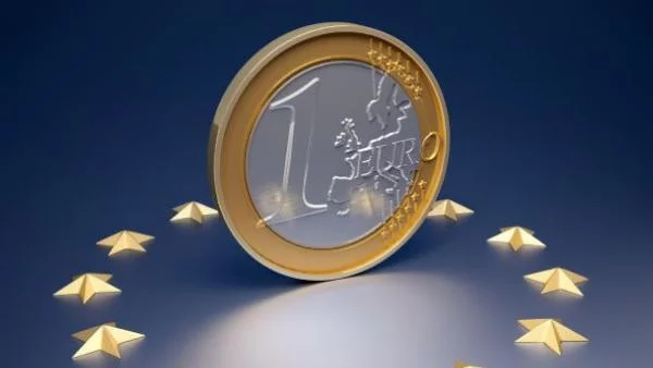 Еврото се движи в рейндж спрямо долара