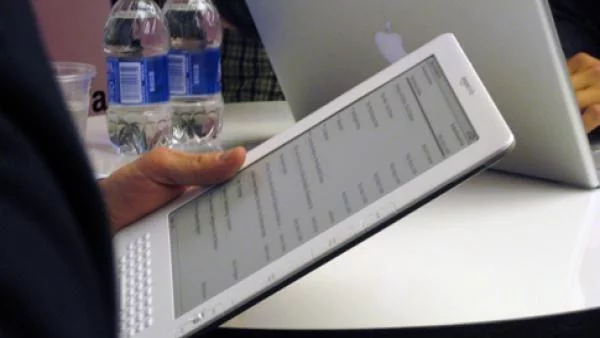 Амазон разработва 3D смартфон