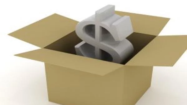 Доларът остава силен