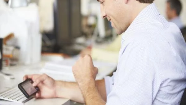 Какво всъщност означават  sms-ите на мъжете