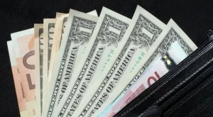 Доларът отстъпи позиции, заради изказването на Бернанке