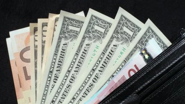 Доларът отстъпи позиции, заради изказването на Бернанке