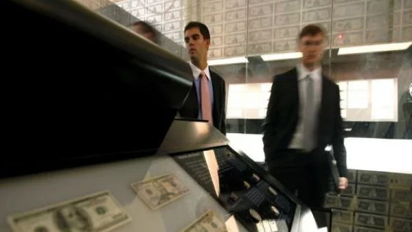 Уолстрийт устоя на студената вълна, която удари азиатските и европейските пазари