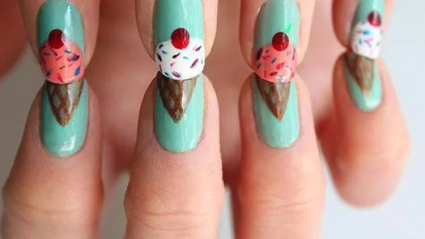 Сладък маникюр със сладолед