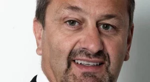 Тони Хюз: Кризата удари по експертите в продажбите