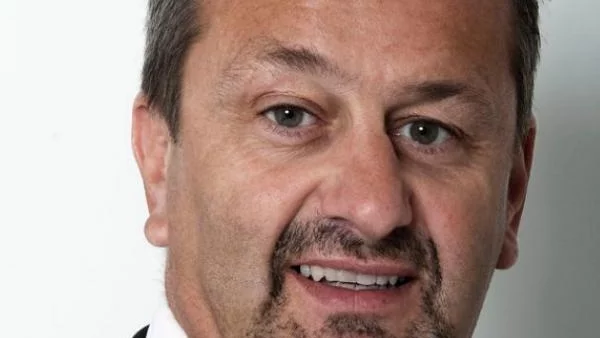 Тони Хюз: Кризата удари по експертите в продажбите