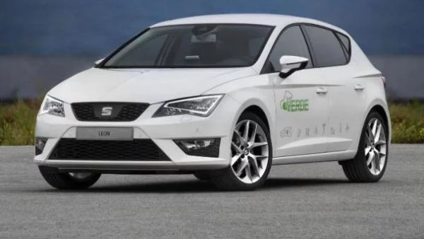 Seat показа хибридния спортист Leon Verde