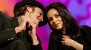 Кунис и Къчър се женят, после излитат в космоса 