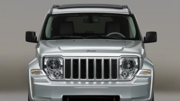 "Крайслер" изтегля над 2 млн рискови джипа от пазара