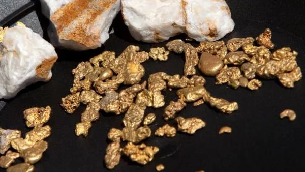 Златото поевтиня рекордно за последните две години