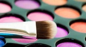 Гримът - красота в Европа, отрова в САЩ