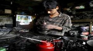 Ученици масово търсят работа, детският труд по-нисък от 2012