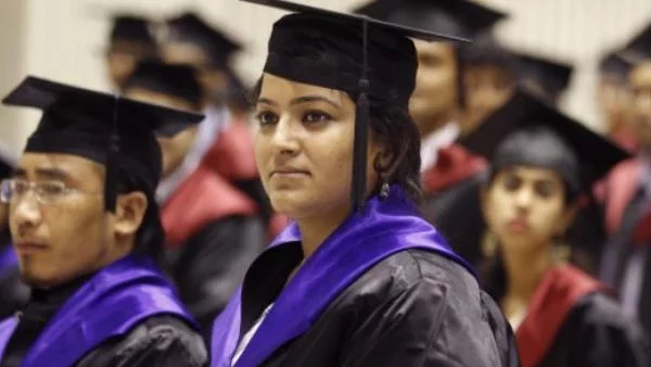 Половината млади вишисти в Индия – „негодни за бизнес сектора”