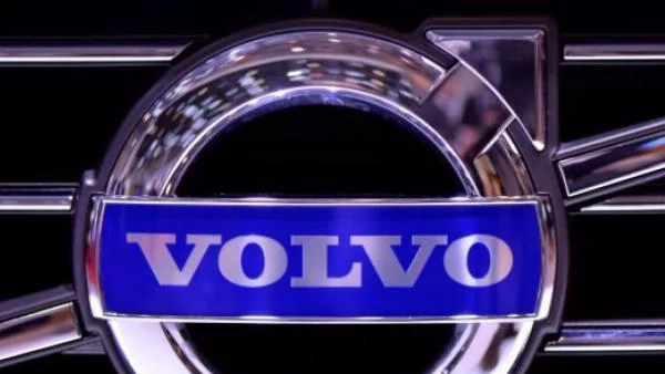 Volvo пуска автомобил, който се паркира сам