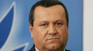 Адемов: Замразяваме или стажа, или пенсионната възраст