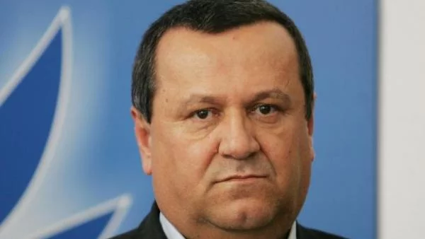 Адемов: Замразяваме или стажа, или пенсионната възраст