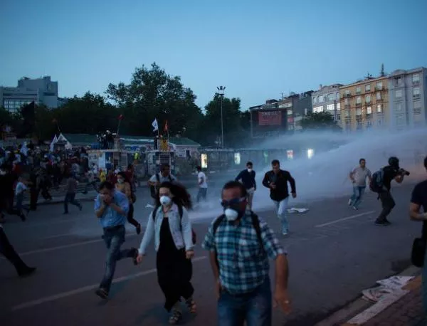 Основното лице на протестите на "Таксим" "заточено" на работа на 1500 километра от Истанбул