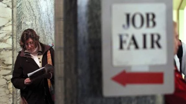 Безработицата в Испания спада за 4-ти пореден месец