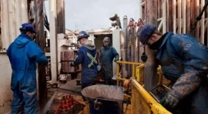 Доставките на руски петрол за Европа удариха десетгодишно дъно