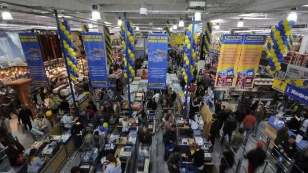 "Практикер" на ръба, може да обяви несъстоятелност