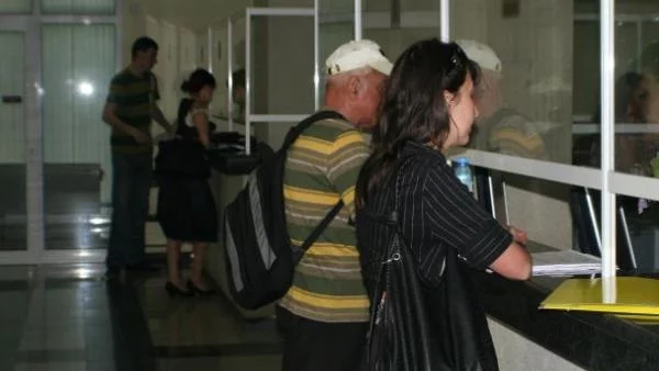НАП запорира сметките на 1122 души в Хасково