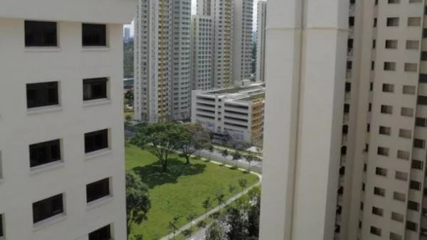 Муудис смъкна прогнозата на трите основни банки в Сингапур