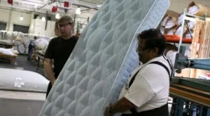 Какво да НЕ купуваме на бъдещия студент