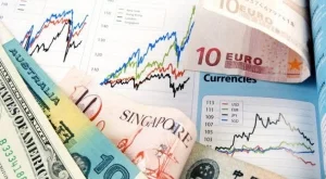 Доларът продължава да е под натиск при ниски обеми на търговия