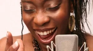 Соул певица Iyeoka с първи концерт у нас