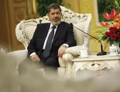 Съдът в Кайро нареди задържането на Мохамед Морси в ареста 