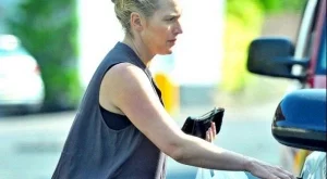 Кейт Уинслет показа наедрялото си коремче