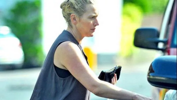 Кейт Уинслет показа наедрялото си коремче