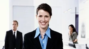 Промишлеността и търговията на дребно дърпат бизнеса нагоре