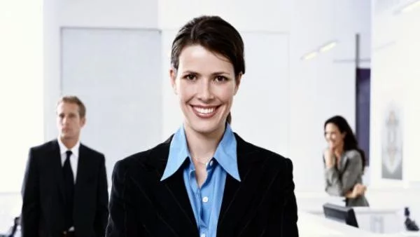 Промишлеността и търговията на дребно дърпат бизнеса нагоре