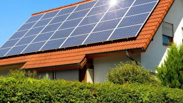 Еврокомисар похвали споразумението за соларните панели с Китай