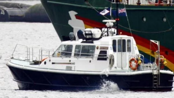 Грийнпийс блокира пътя на кораб на „Роснефт”