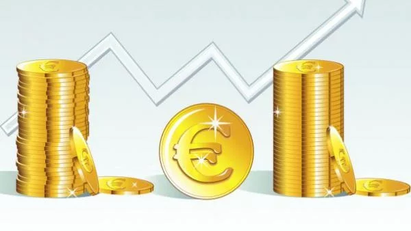 Доларът спадна при волатилна търговия след противоречивите сигнали от публикуваните данни