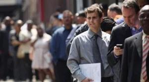 Дългото стоене без работа намалява шансовете за наемане