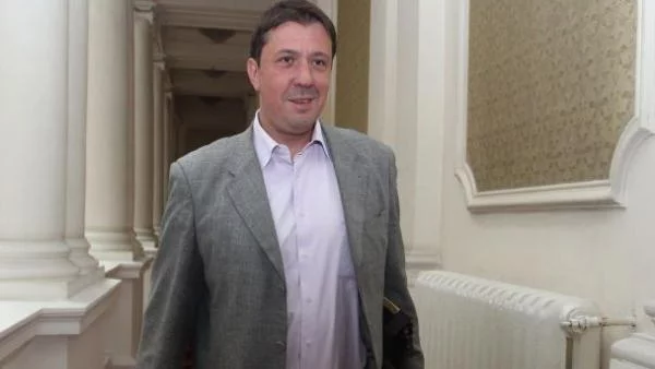 Куюмджиев: Потребителите трябва да имат предимство пред доставчиците 