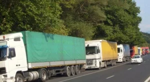 Автомобилният бранш стачкува, ако не се решат проблемите с турските такси