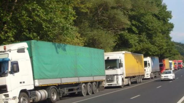 Автомобилният бранш стачкува, ако не се решат проблемите с турските такси