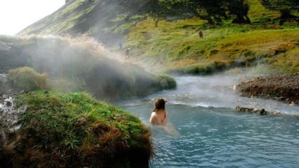 Елфи и глетчери спасяват икономиката на Исландия