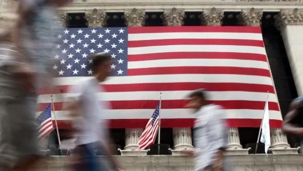 Доларът поскъпна поради възможността ФЕД да намали стимулите през септември