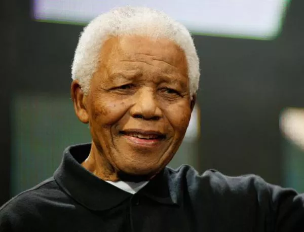Състоянието на Мандела - стабилно, остава в болница